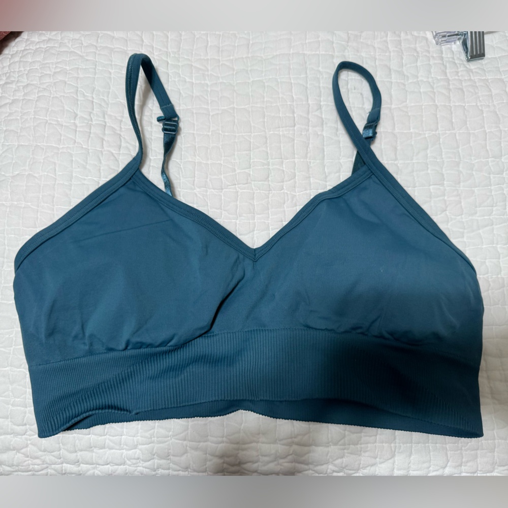 Lululemon teal bra